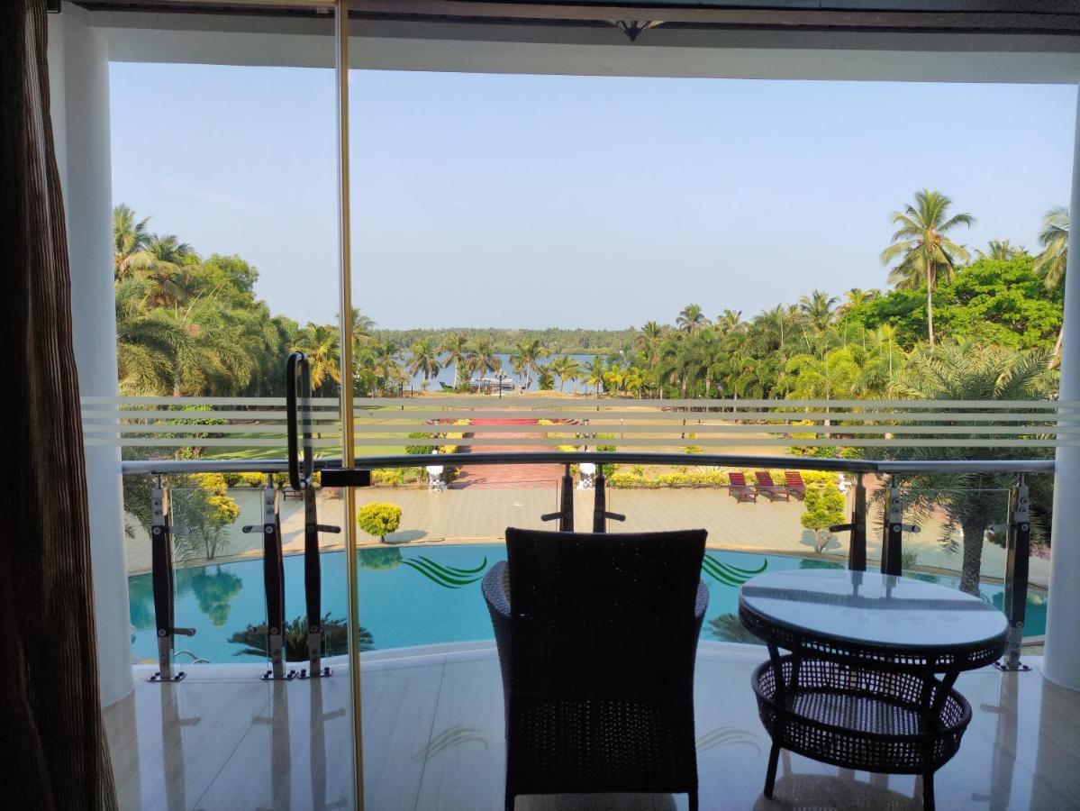 Lake Palace Trivandrum Vettutura Zewnętrze zdjęcie